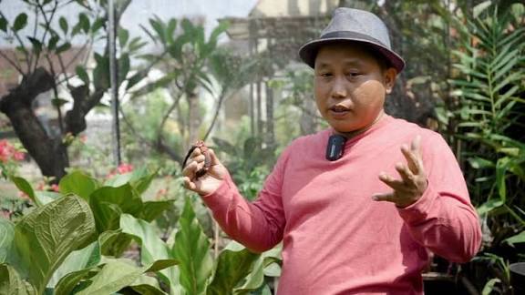 Narji Cagur bertani di kampung halamannya